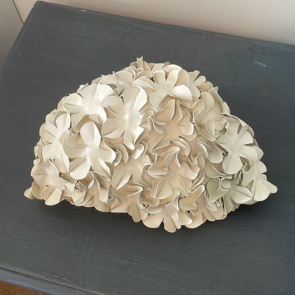 White Retro Petal Flower Rubber Swim Cap - Picture 8 of 11